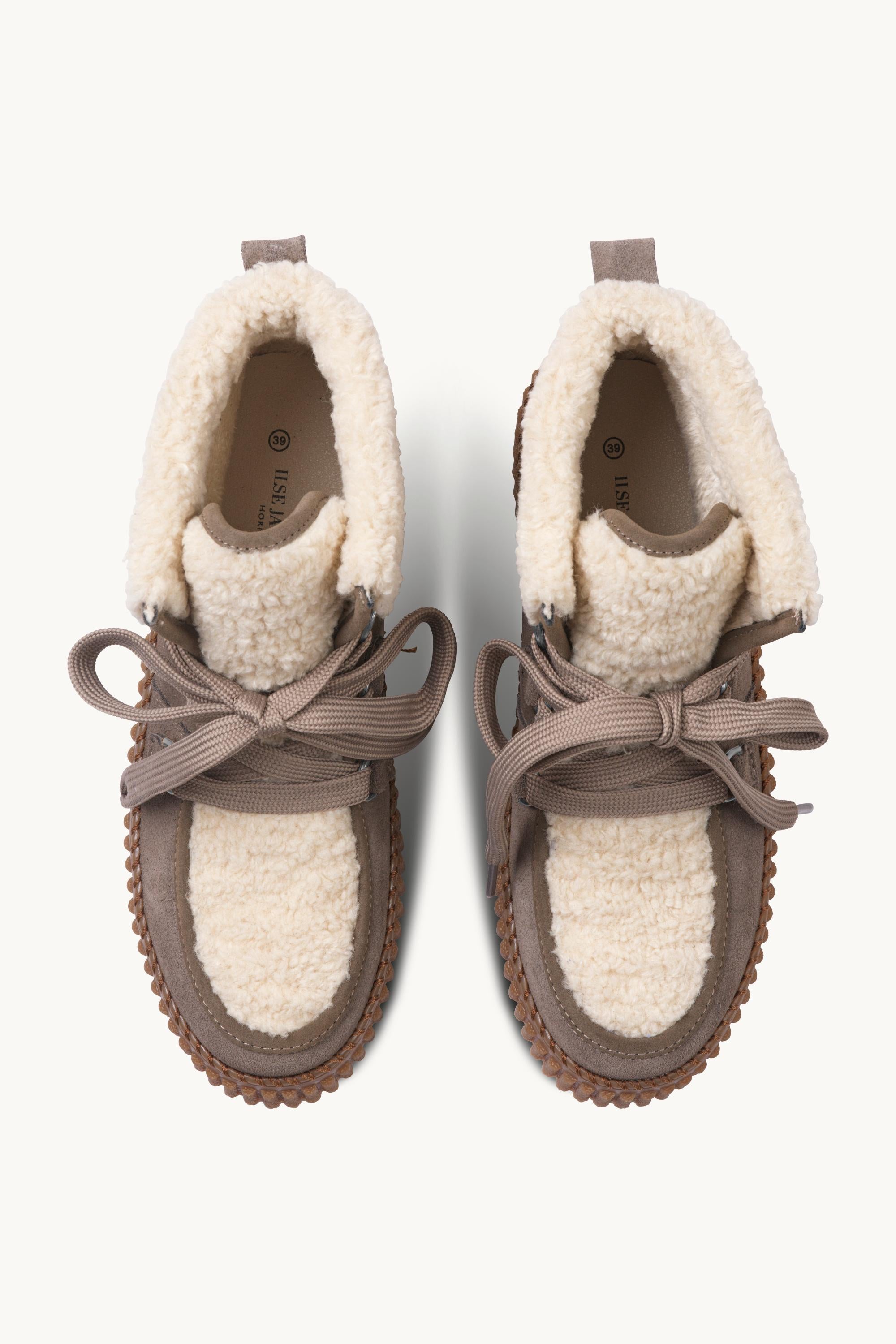 Suede Boots With Shoelaces - Falcon Clay