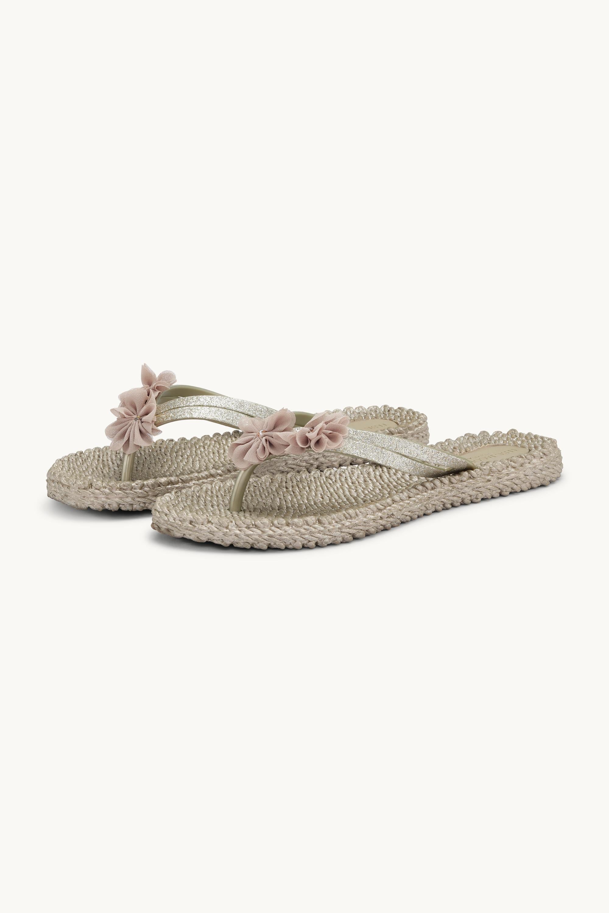 Flip Flops with Flowers - Atmosphere