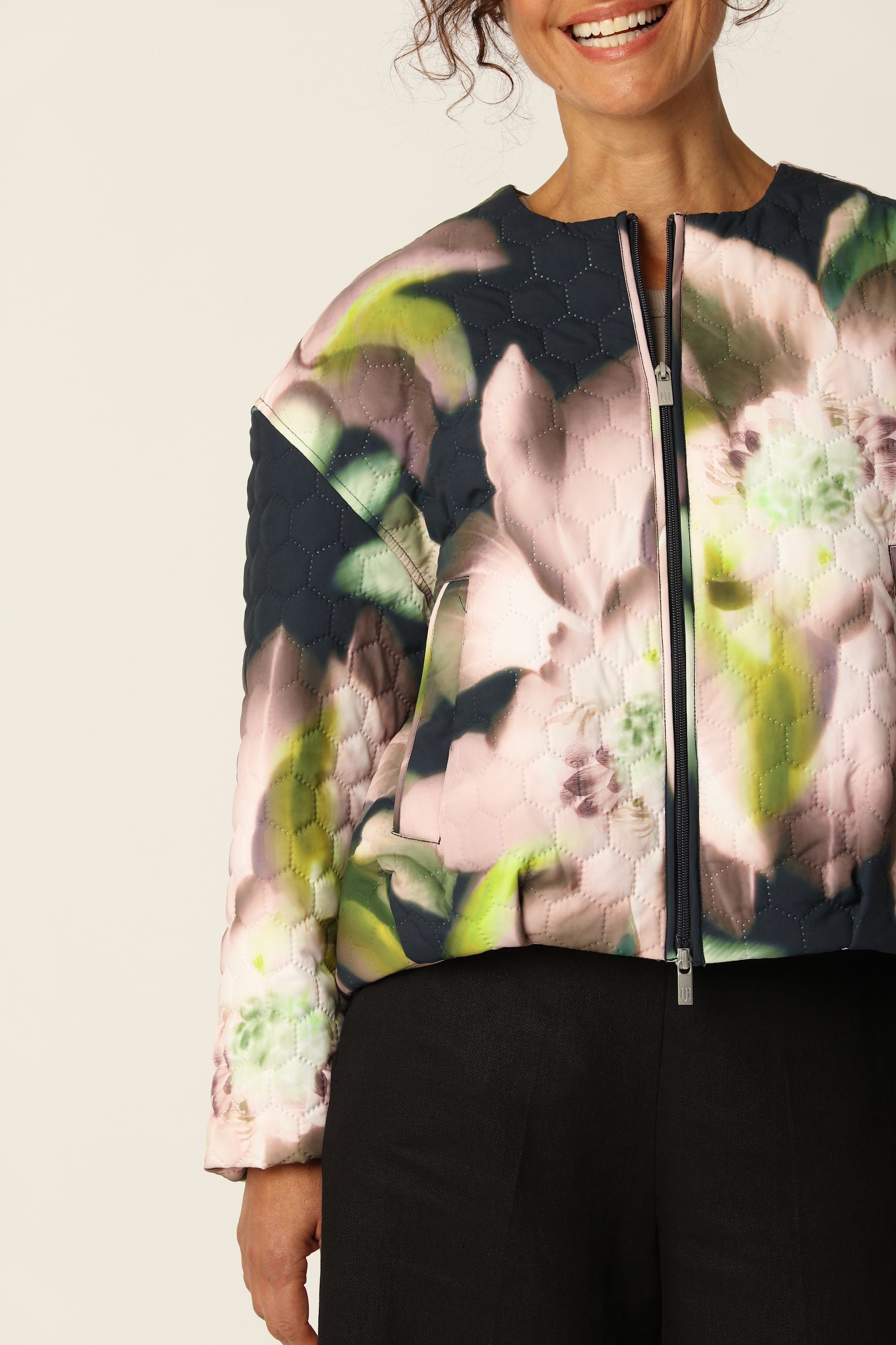 Short Quilted Jacket - Dark Photoristic Flower