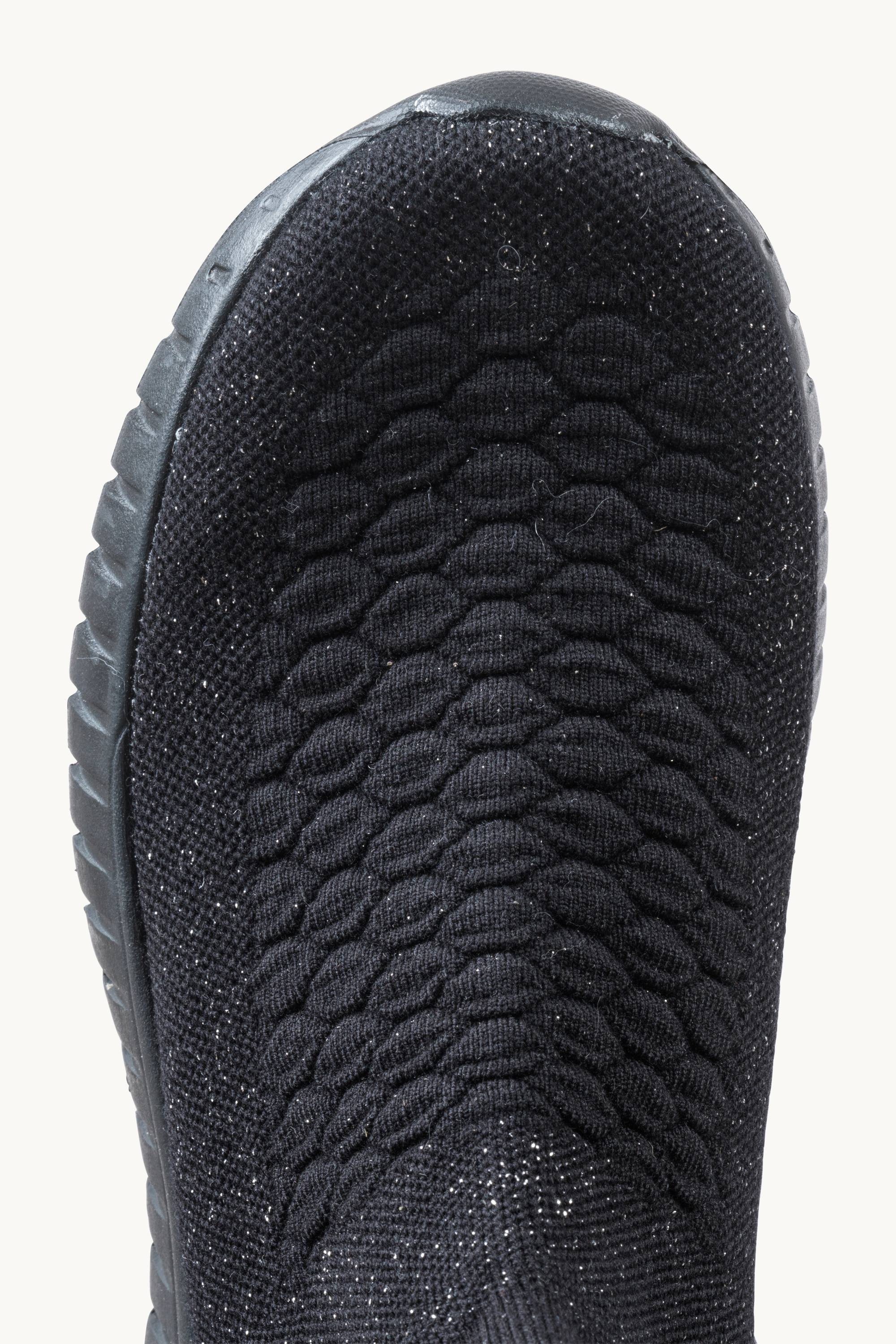 Sporty Sneakers - Black Black