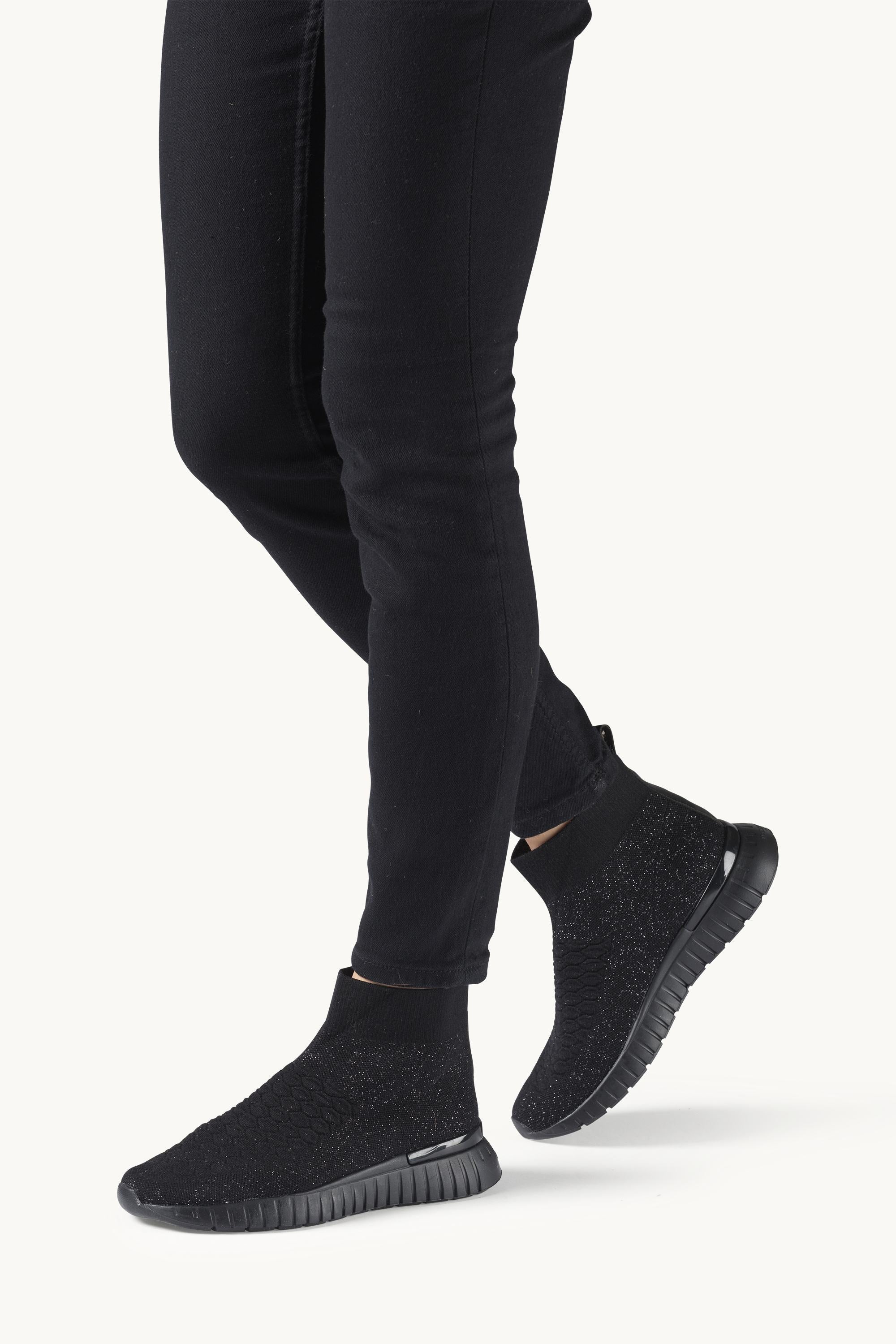 Sporty Sneakers - Black Black