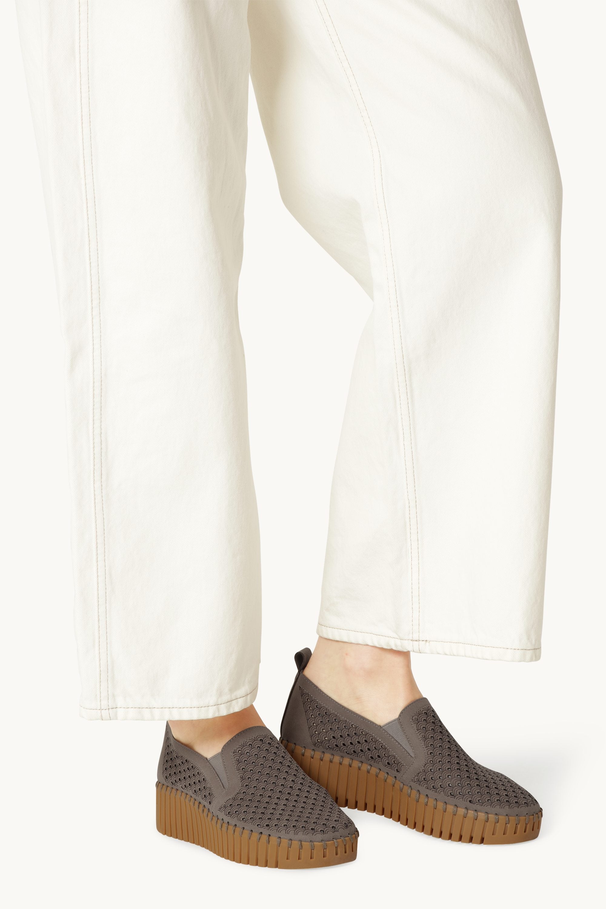 Tulip Slip-On - Wheat Mocca