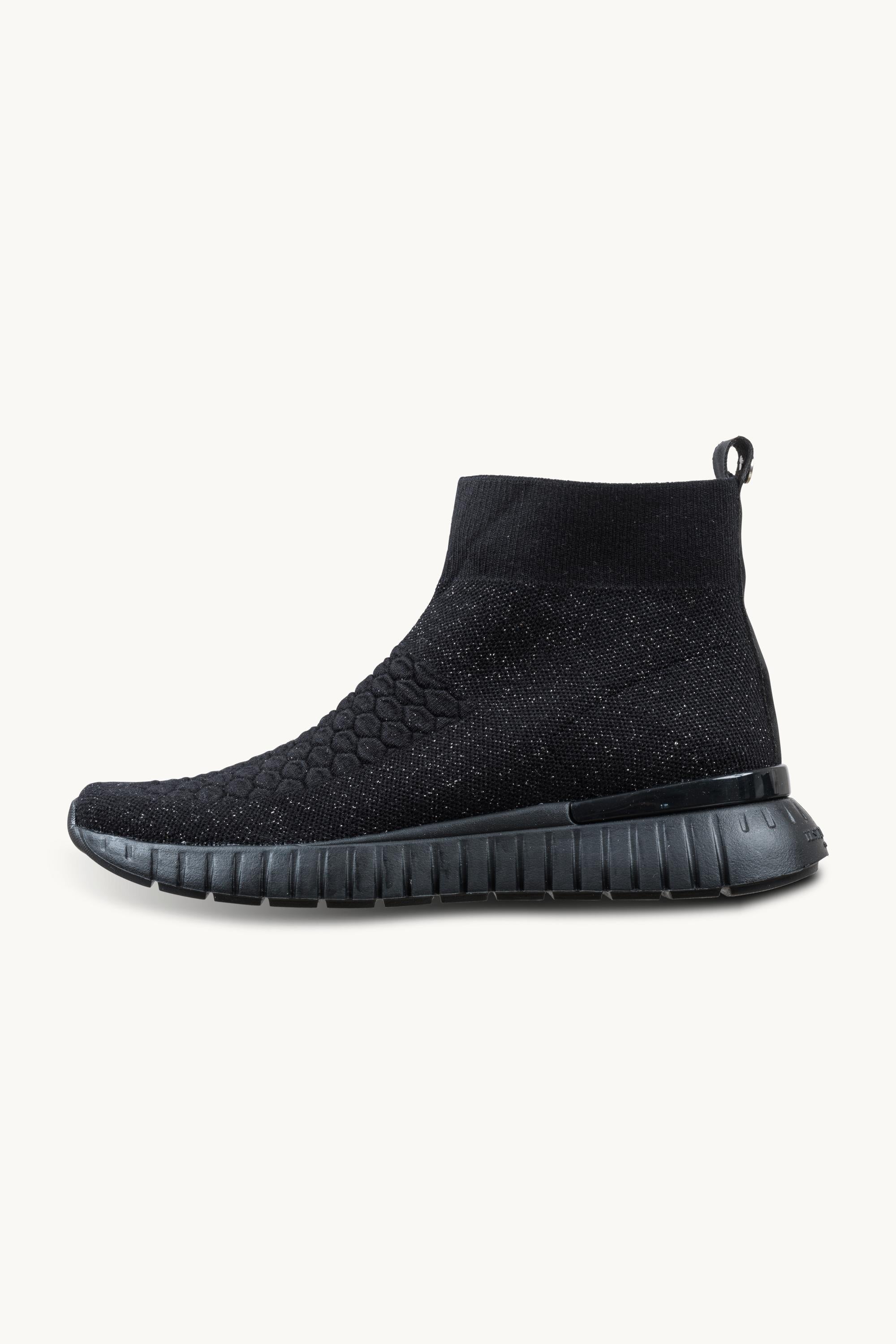 Sporty Sneakers - Black Black