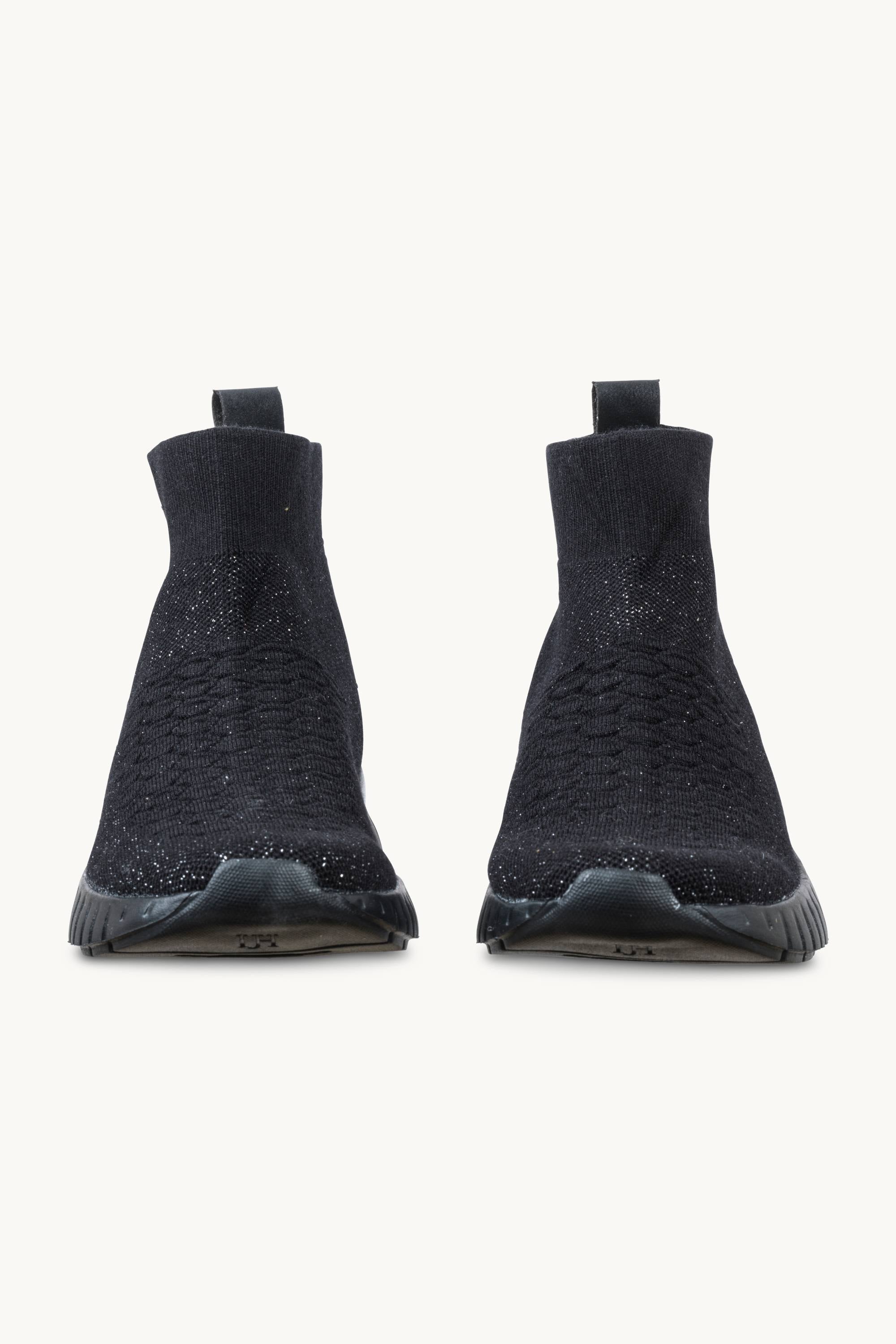 Sporty Sneakers - Black Black